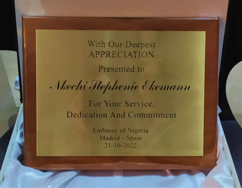 Placa Grabada Embassy