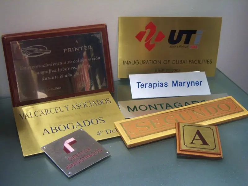 Placa Grabada Varias